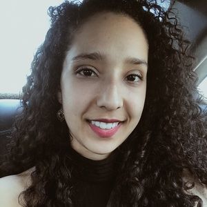 Meet your Posher, Yesenia